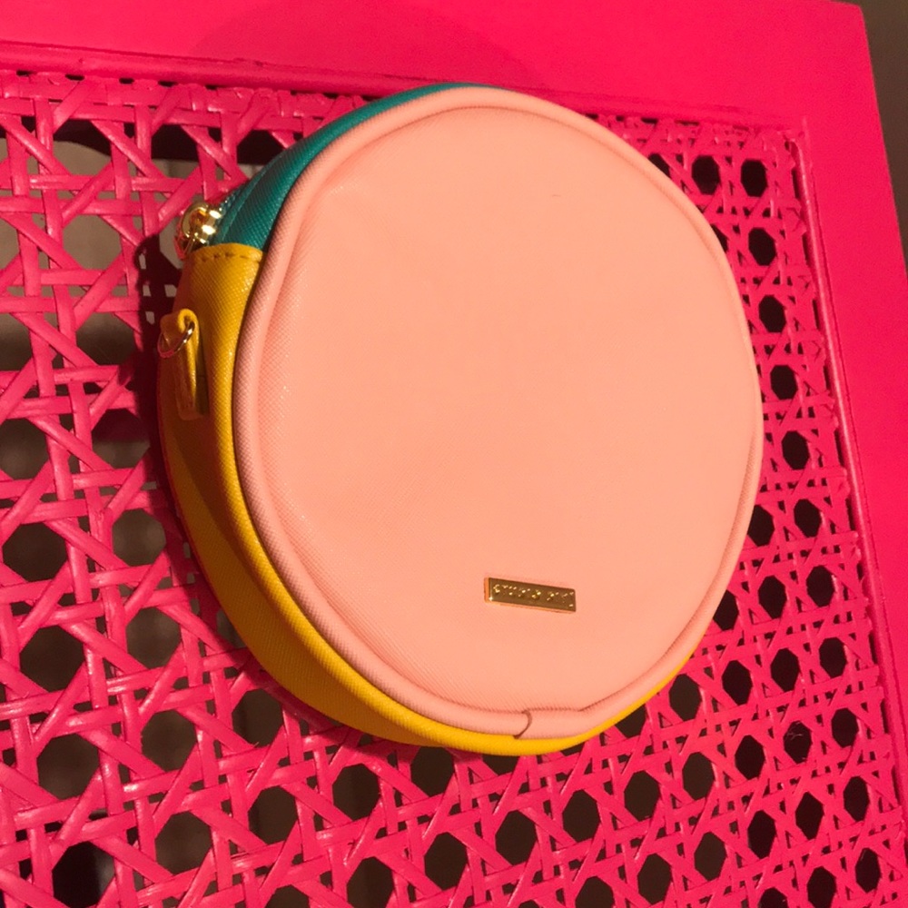 Studio DIY color-block clutch